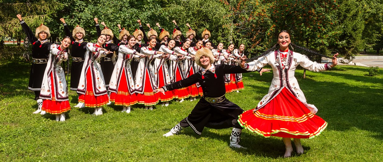 Особенности башкирского танца. Ансамбль Файзи Гаскарова. ГААНТ им Гаскарова. Башкирский народный танец. Башкирия национальные танцы.